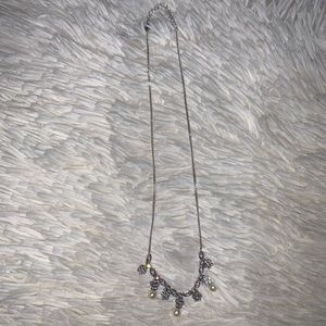 Shiny crystal necklace with fake pearls